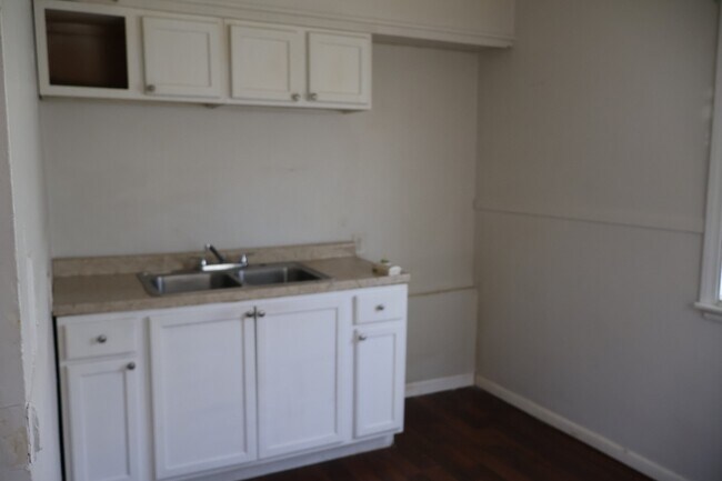 Foto del edificio - 2572-76 Van Buren Pl