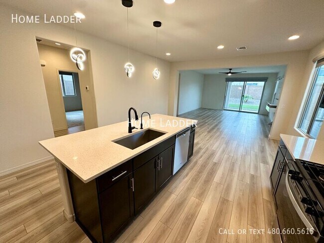 Foto del edificio - 19842 W Badgett Ln