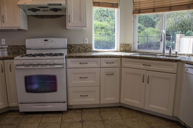 Building Photo - 21705 Cabrosa