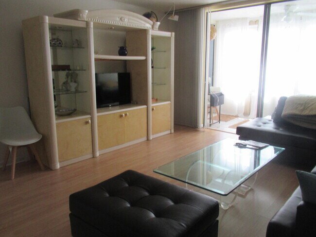 Foto del edificio - 2841 Somerset Dr