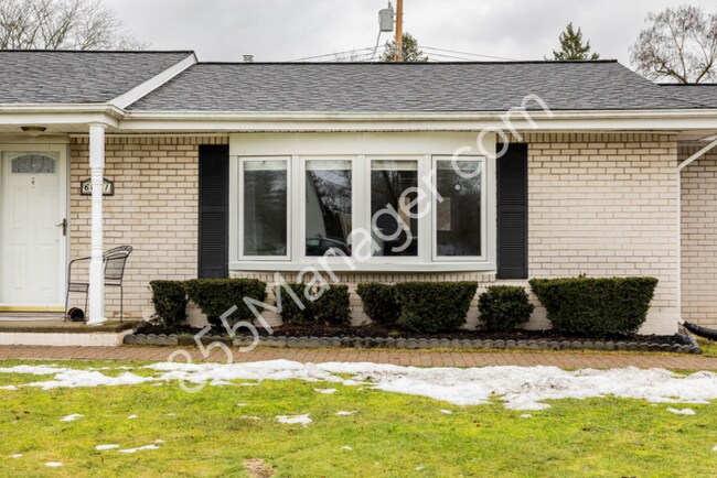 Foto del edificio - Charming Ranch Home: 3 Bed, 2.5 Bath in Wa...