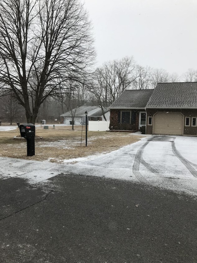 Primary Photo - 204 Kings Ct