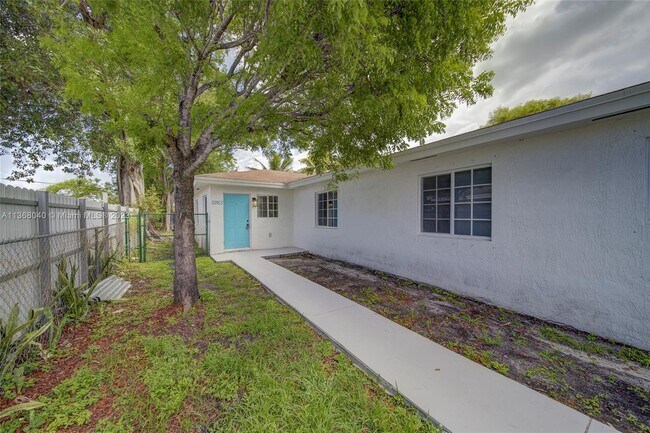 Foto del edificio - 2261 NW 61st St