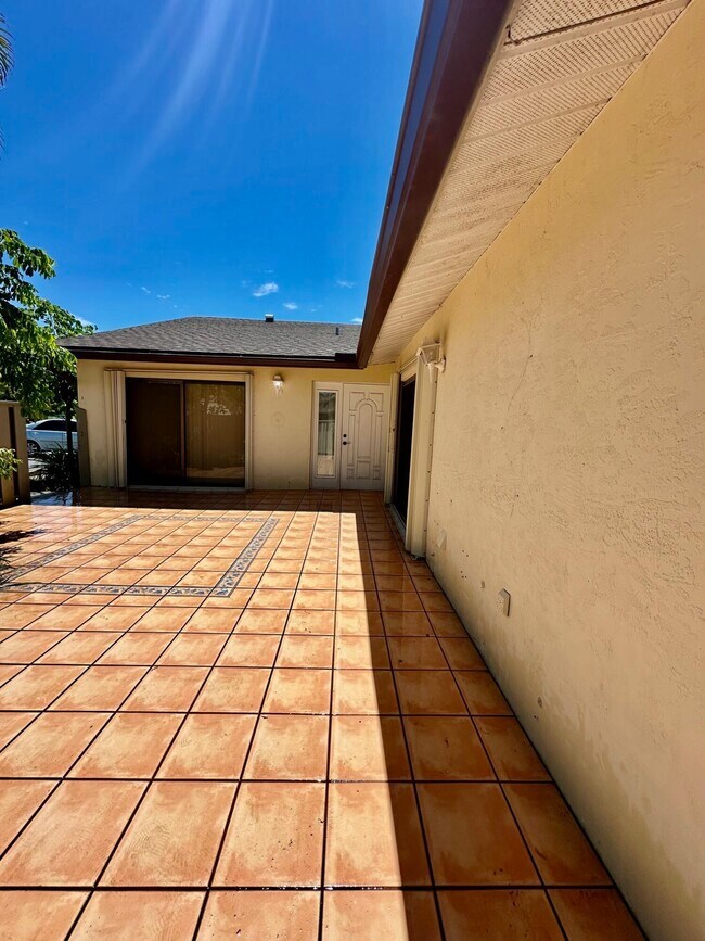 Foto del edificio - 8076 Ambach Way