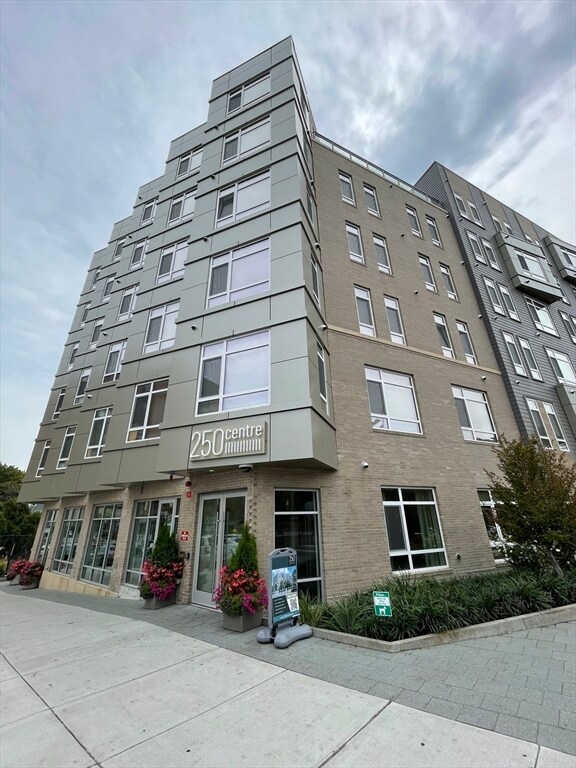 Foto del edificio - 250 Centre St