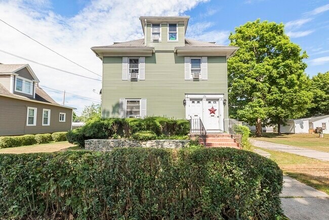 Building Photo - 194 Towne St