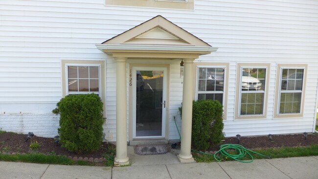 Foto del edificio - 1426 Nutwood Ct