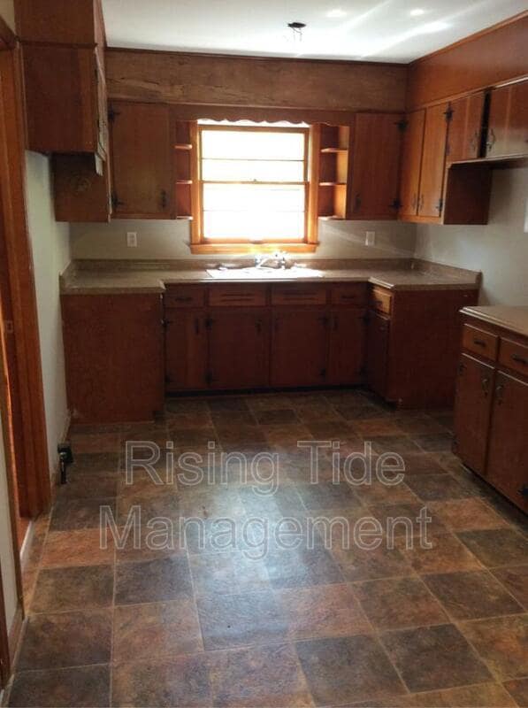 Building Photo - 533 Zinnia Ln