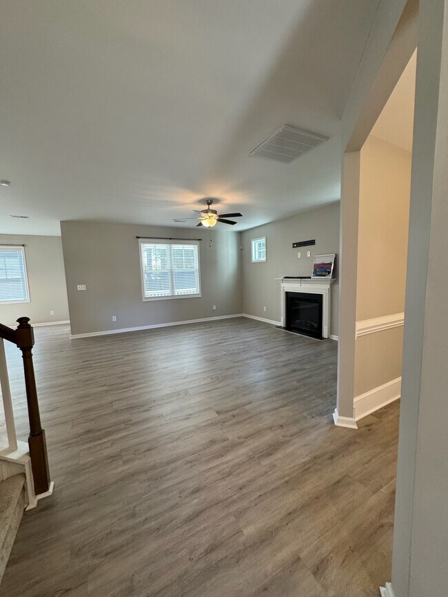 Building Photo - 603 Tanglewood Dr
