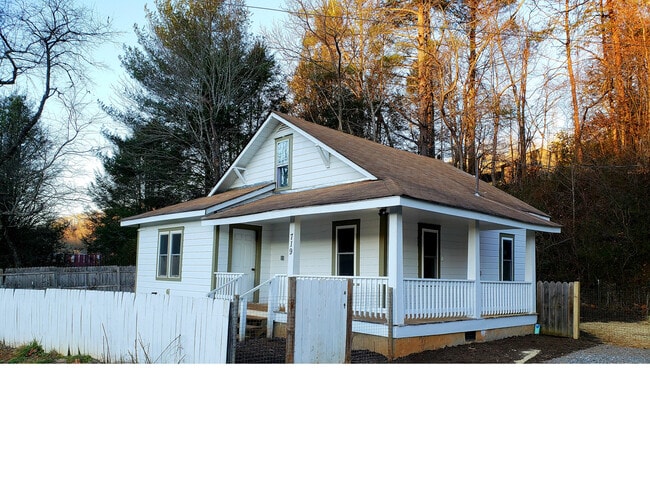 Building Photo - 719 Speedwell Acres Rd