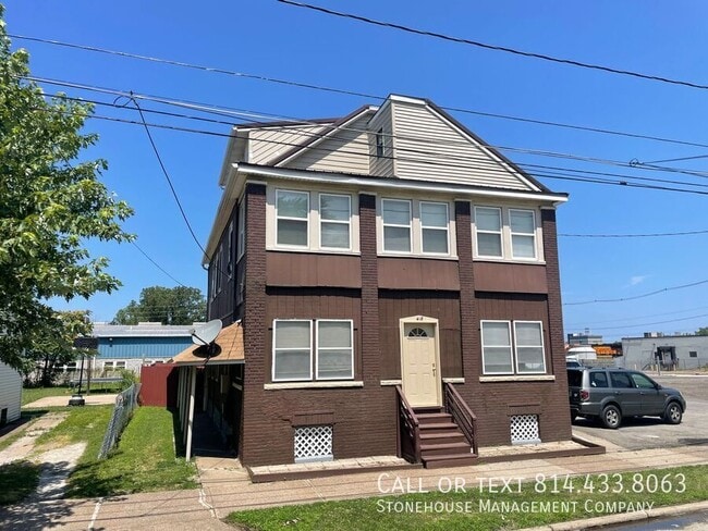 Foto del edificio - 418 Huron St