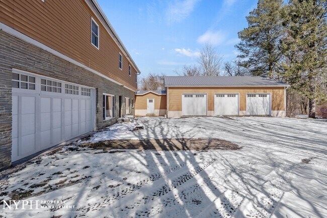 Building Photo - 5113 Cedarvale Rd