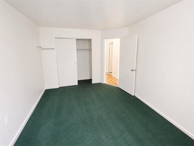 Foto del edificio - 448 Howard Ave