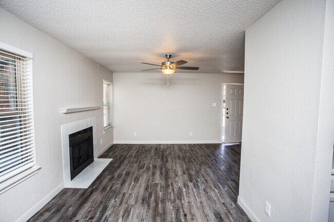 Building Photo - Saddlewood Apartments