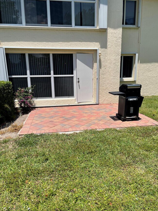 Foto del edificio - 1241 NW 18th Ave