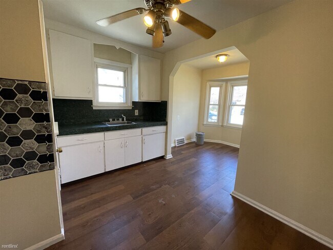 Building Photo - 3 br, 1 bath House - 14928 Veronica Ave