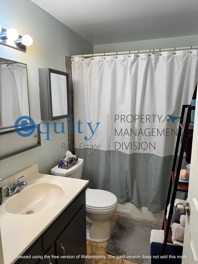 Foto del edificio - 549 Stringham Ave