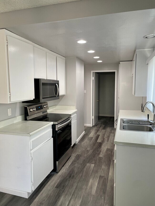 Kitchen & Laundry Room Entrance - 22622 Maple Ave