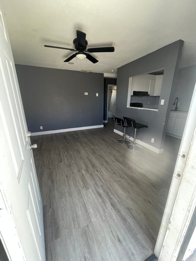 Building Photo - 2312 N Bassler St