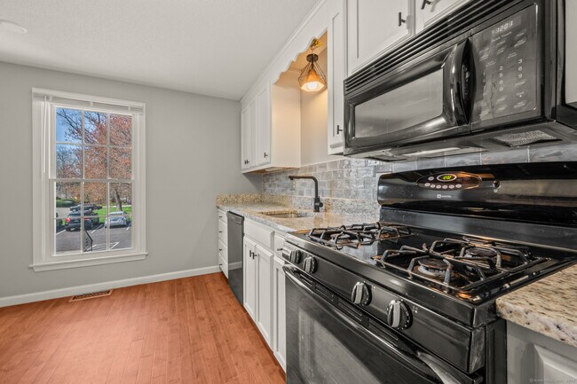 Building Photo - 4 Hubbard Run Dr