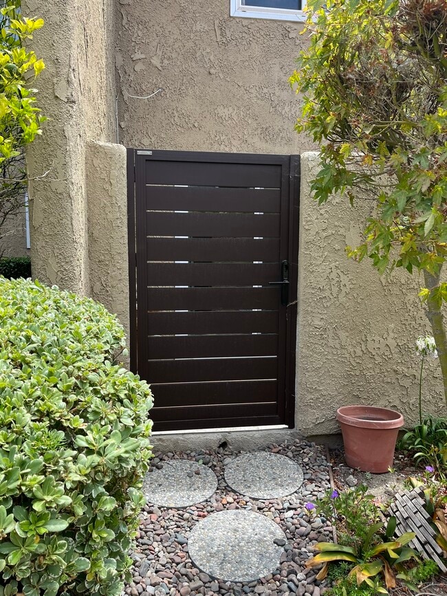 Entrance to Studio - 2255 Ohio Ave