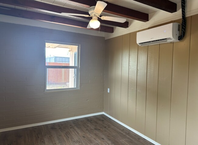 Foto del edificio - 1651 N Magnolia Ave