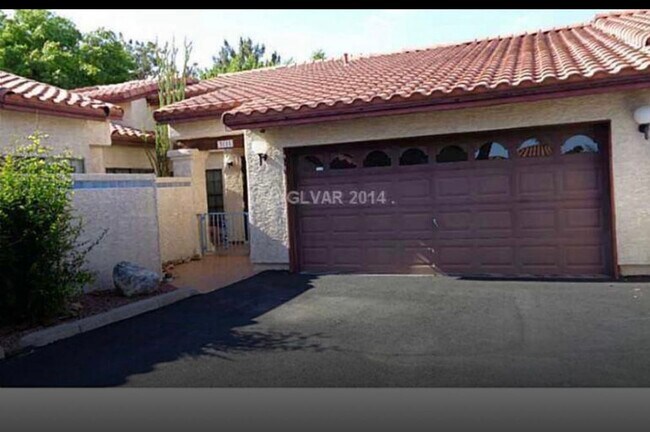 Foto del edificio - 3115 La Mancha Way