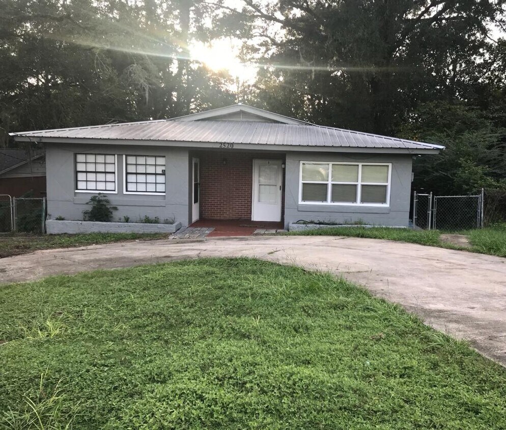 Duplex - Unit A - 2520 Pasco St