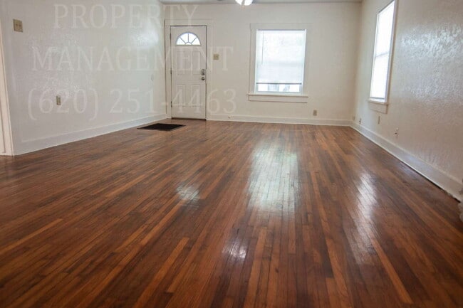 Building Photo - 1407 W 6th St