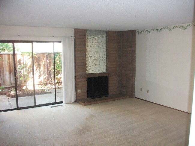 Foto del edificio - 3 Bedroom Townhouse in South San Jose