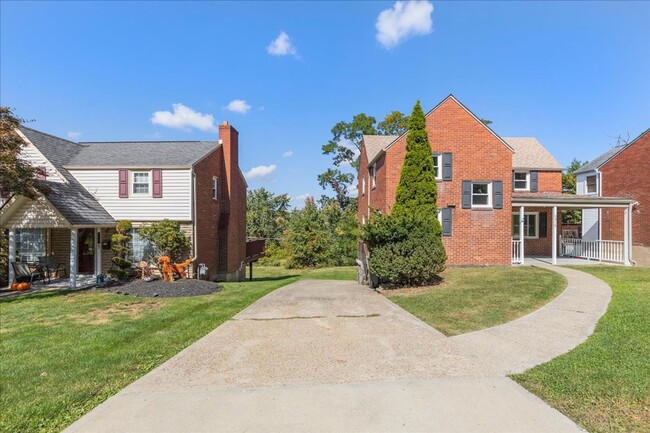 Building Photo - 3 Bedroom, 1 Bathroom - Newly Renovated in...