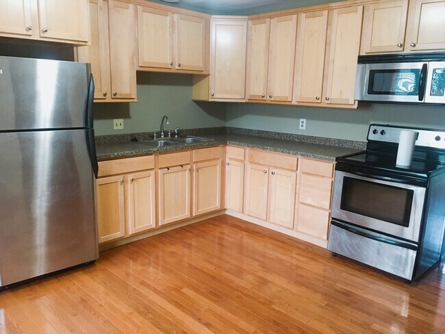 Foto del edificio - 115 Lakewood Gardens Ln