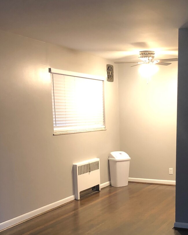 Dining area - 2748 Atlantic Ave