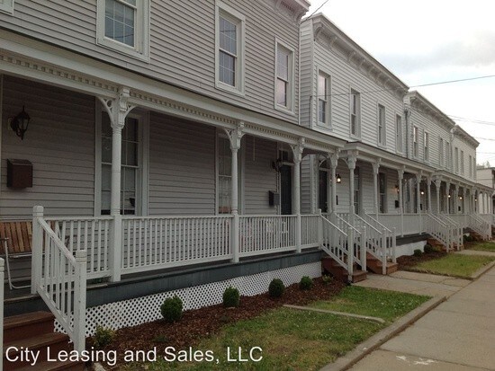 Primary Photo - 3020 Q St