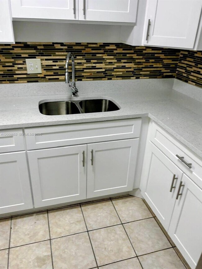Foto del edificio - 7911 N Colony Cir