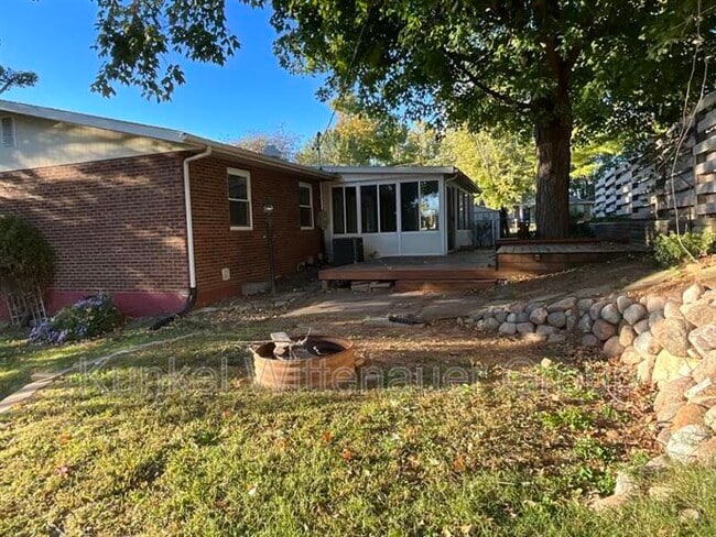 Building Photo - 201 Lake Hillcrest Dr