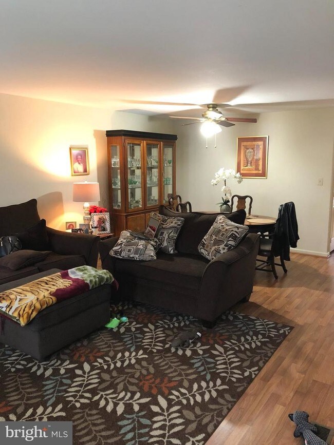 Foto del edificio - 105 Stoney Brook Ct