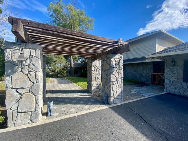 Building Photo - 17299 Deer Park Rd