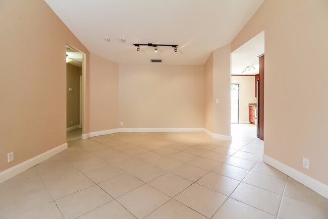 Building Photo - 6232 Country Fair Cir