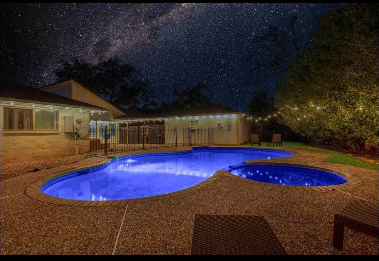 Foto principal - 3107 Cherry Creek Dr