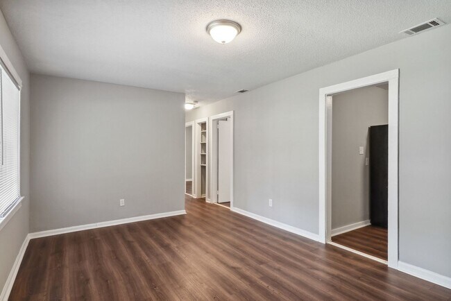 Building Photo - Large 3BR/1BA Near Ardsley Park House For Rent