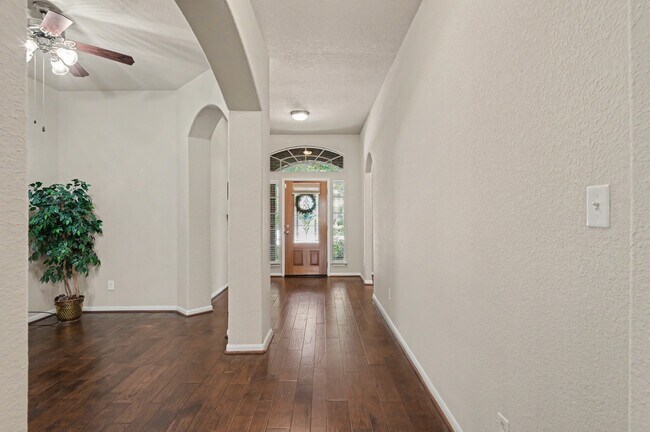 Building Photo - 1912 Hill Manor Dr