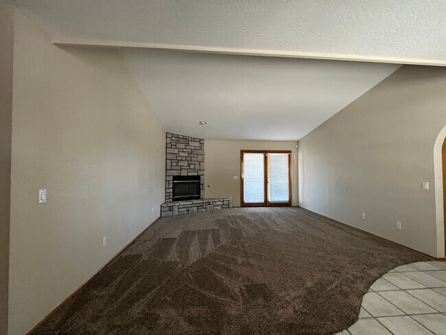 Foto del edificio - Beautiful 3 bedroom 2 bathroom home in Apple Valley Available now!!