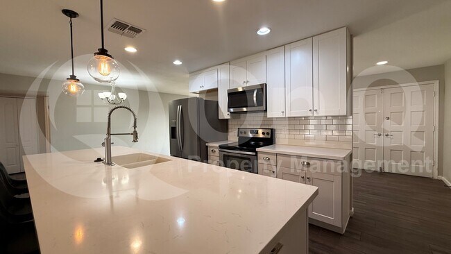 Foto del edificio - 4422 S McAllister Ave