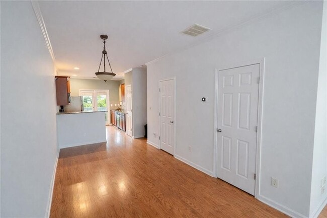 Foto del edificio - 2043 Liberty Ct NW