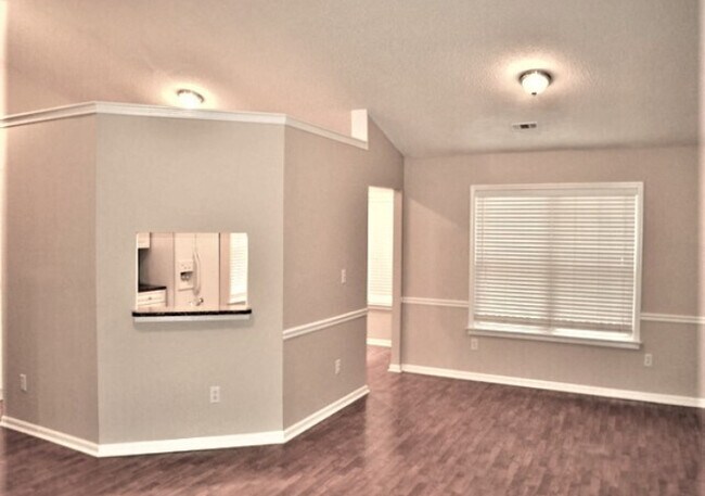 Building Photo - 14 Candor Pl