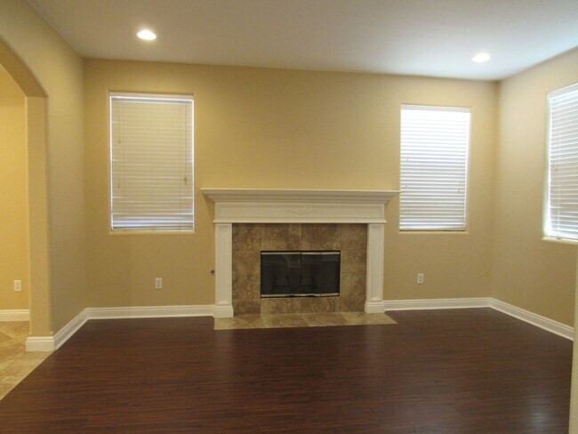 Foto del edificio - Luxurious West Palmdale Home