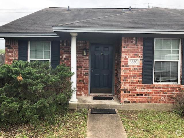 Building Photo - 3630 Hollyhock St