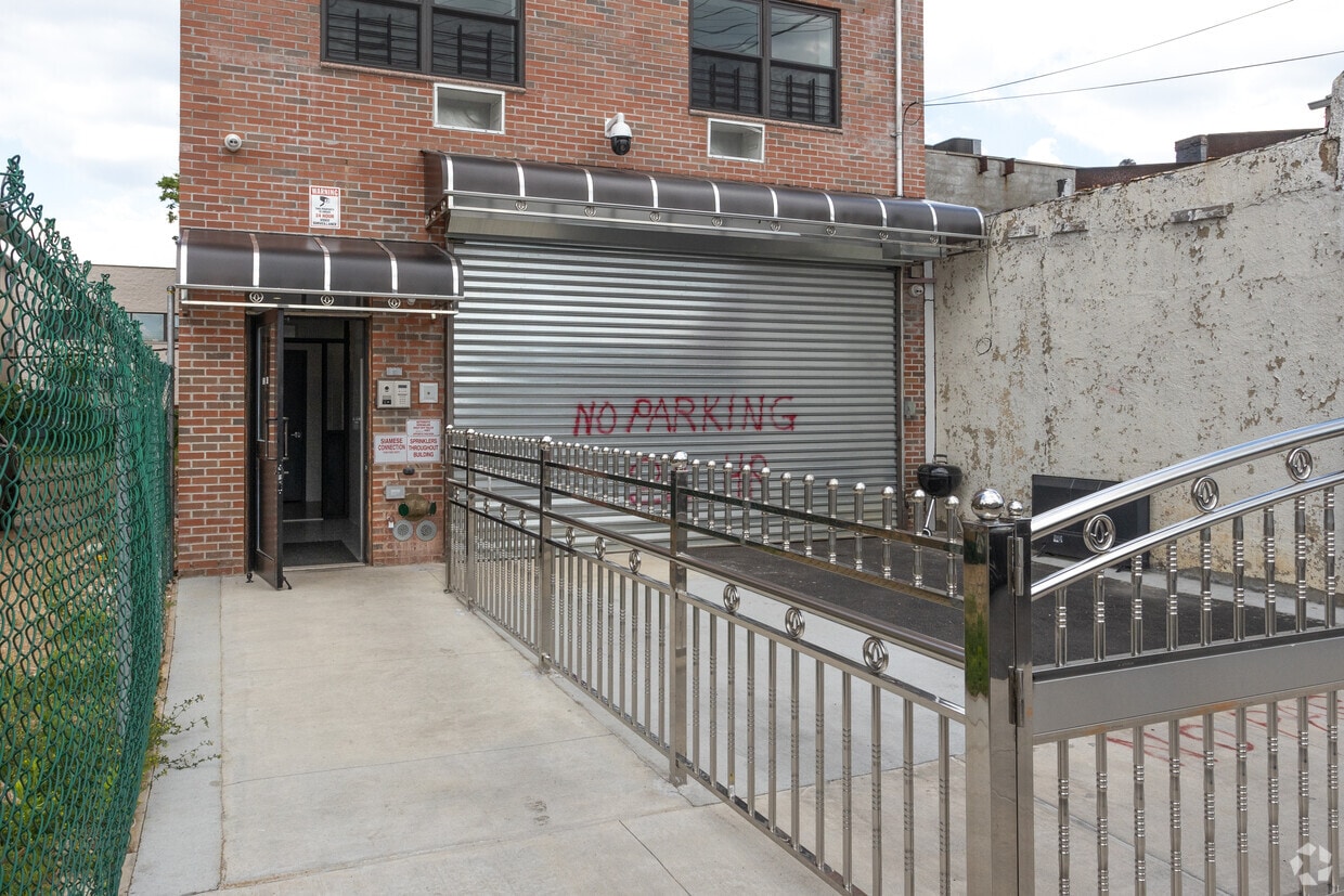 Building Photo - 103-43 120th St