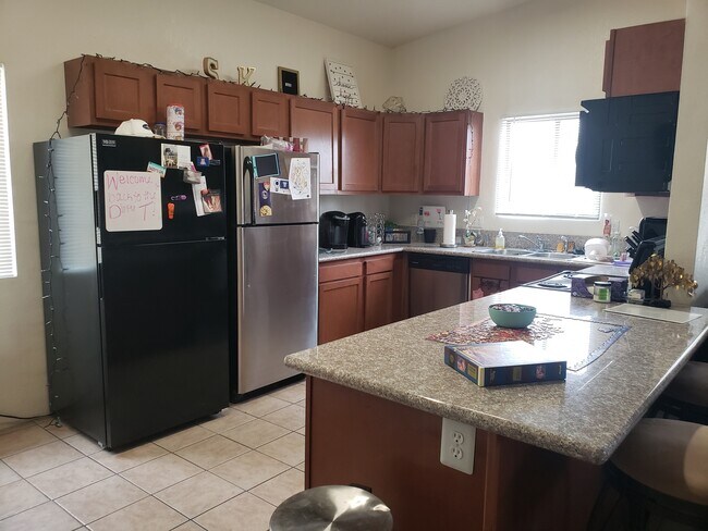 Kitchen - 1402 E Lee St